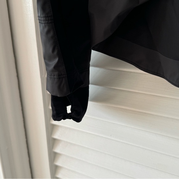 LuluLemon Black Athletic/Windbreaker - Picture 3 of 6